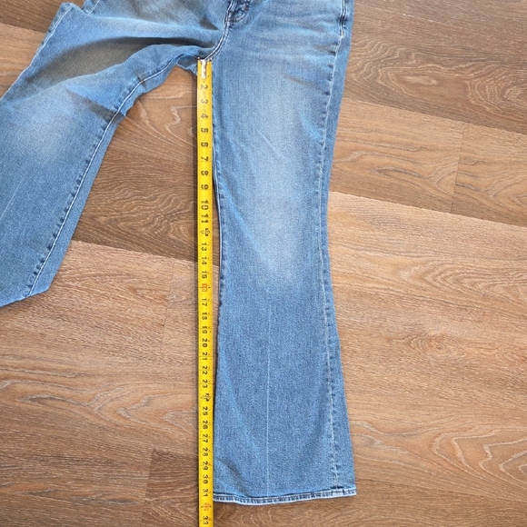 Madewell Flea Market Flare Light Blue Flare Jeans - Picture 5 of 5